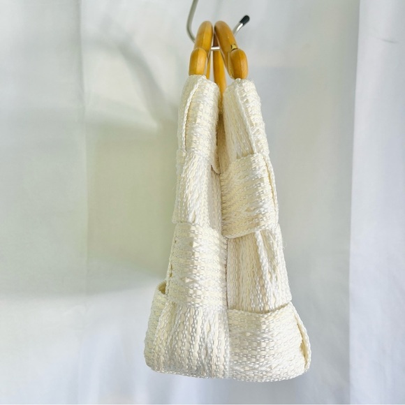 VINTAGE WHITE CREAM WOVEN BAG SUMMER WOODEN  HANDLE HANDBAG MADE IN ITALY - Picture 8 of 14